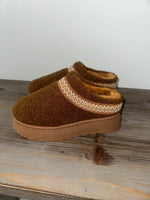 Fuzzy Slipe On (Camel)