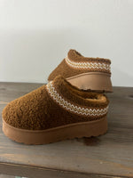 Fuzzy Slipe On (Camel)