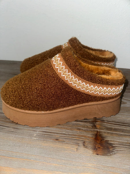 Fuzzy Slipe On (Camel)