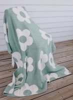 Emerlie Love Dupe Blanket (Green Daisy)