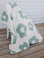 Emerlie Love Dupe Blanket (Green Daisy)